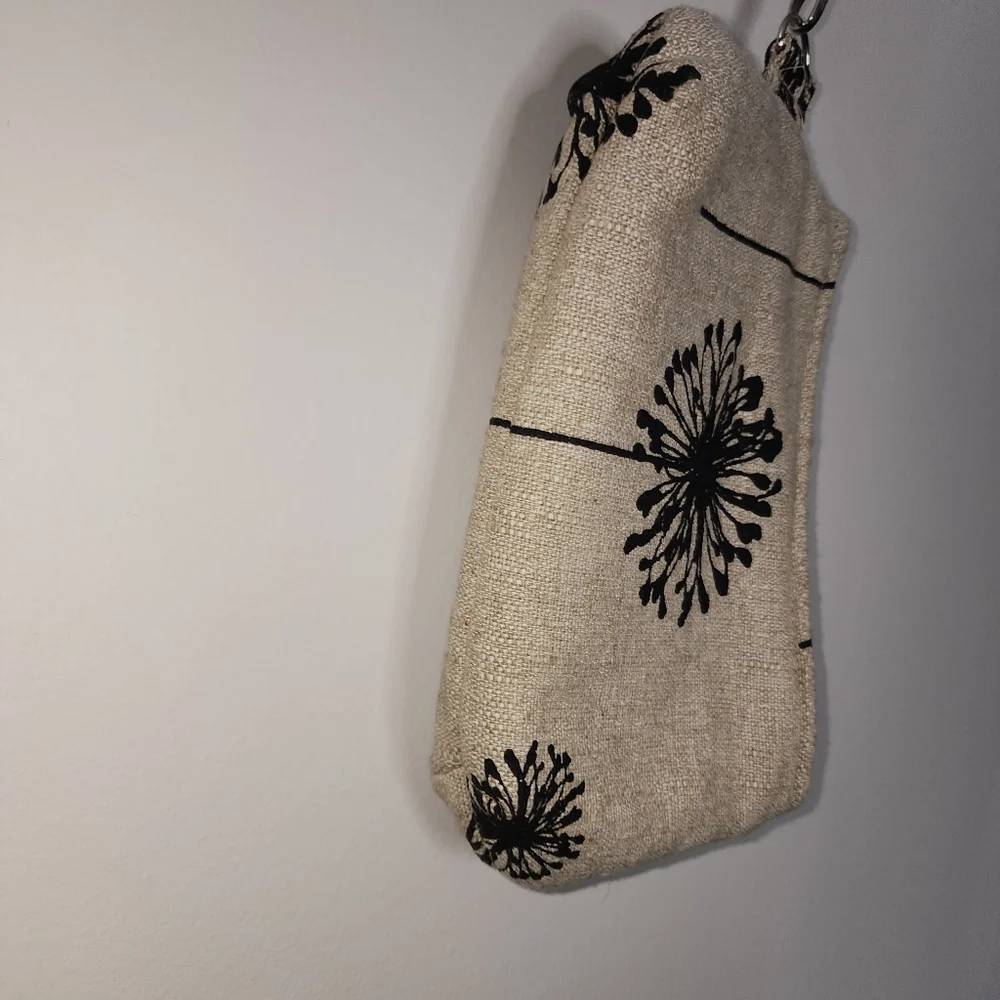 Monika Foster Floral Wrislet Clutch‎ Purse